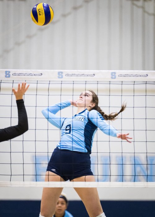 OAKVILLE, ON, Feb. 18, 2018: Taylor Ley of the Sheridan Bruins sets up for a return against the Seneca Sting.